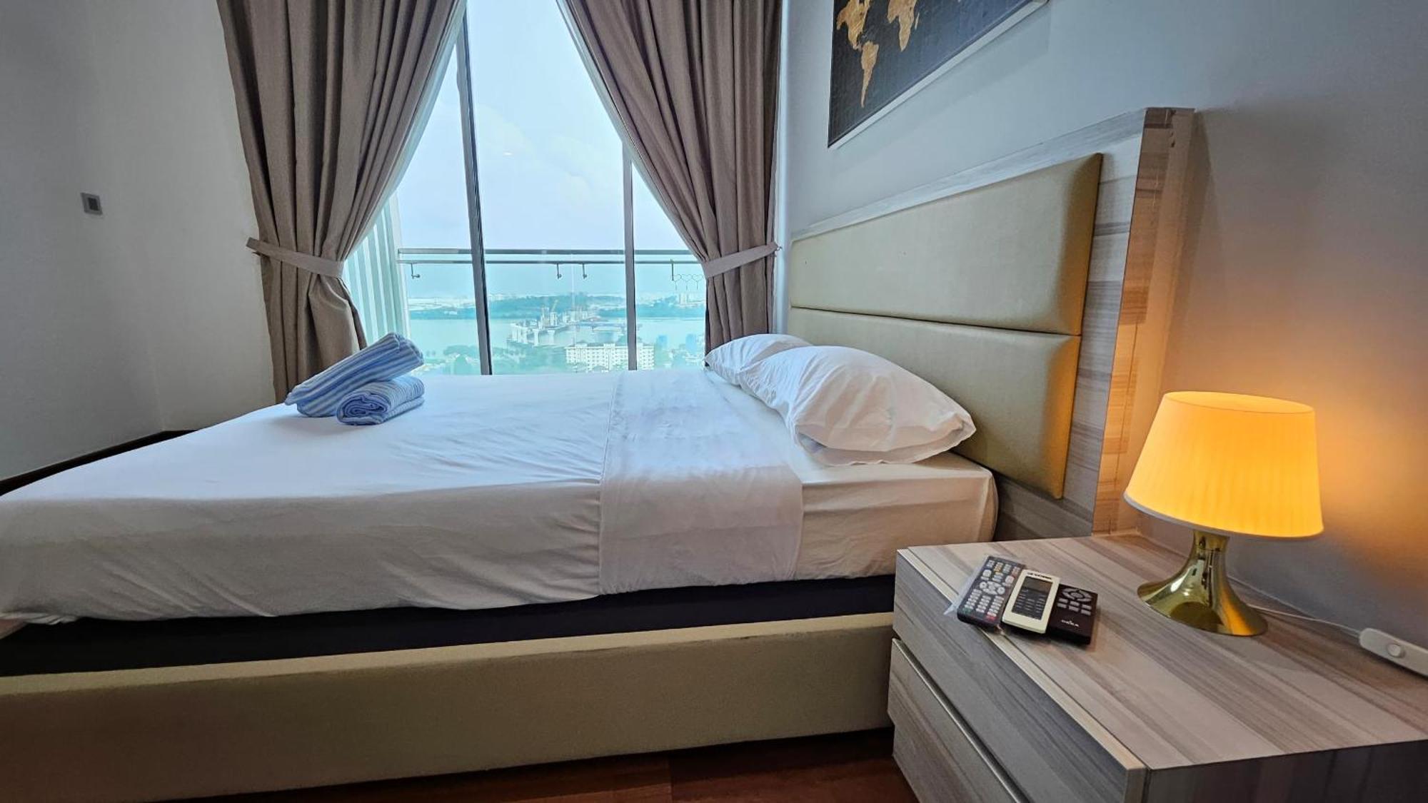 Paragon Suites Studios With Private Jacuzzi Near Ciq Rts Джохор-Бару Екстер'єр фото