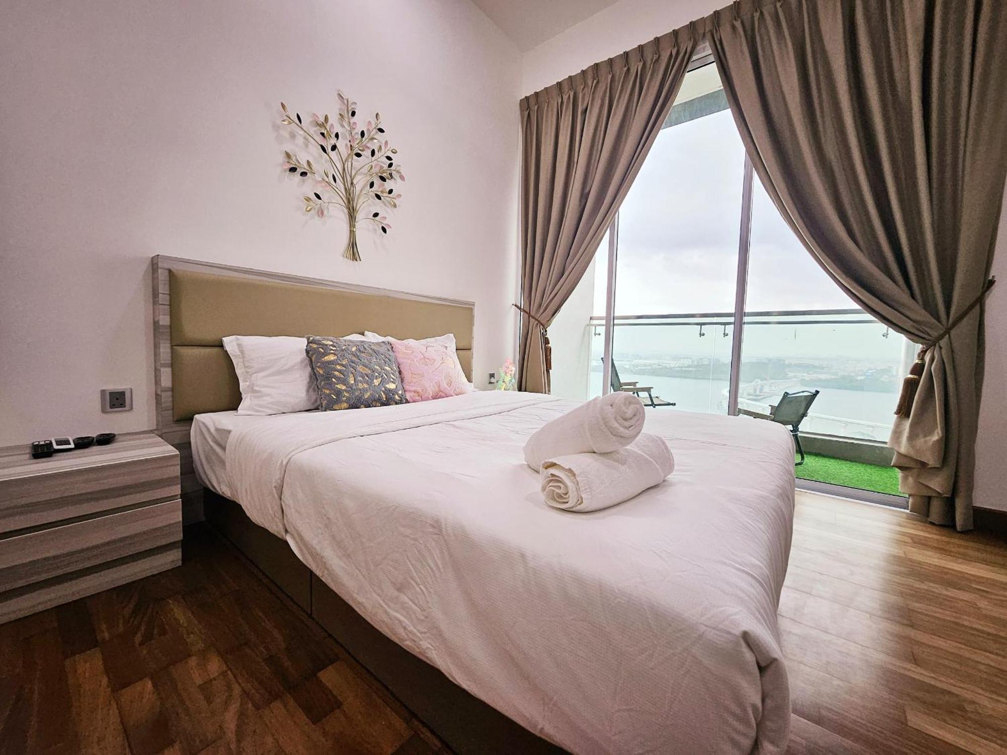 Paragon Suites Studios With Private Jacuzzi Near Ciq Rts Джохор-Бару Екстер'єр фото