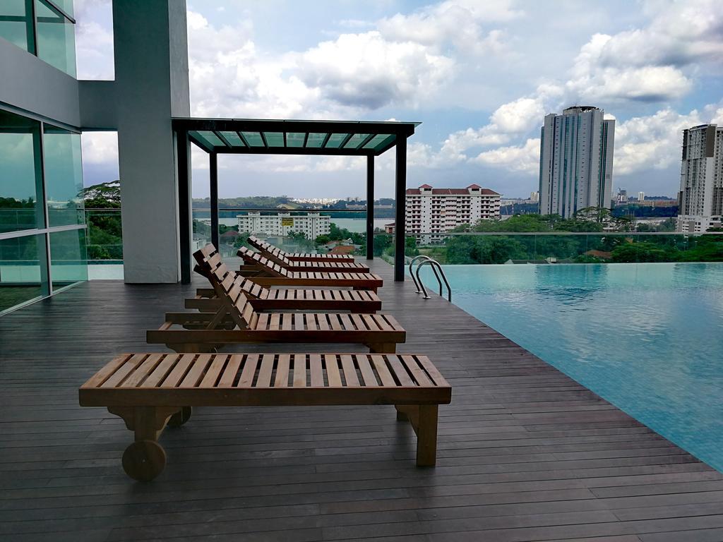 Paragon Suites Studios With Private Jacuzzi Near Ciq Rts Джохор-Бару Екстер'єр фото